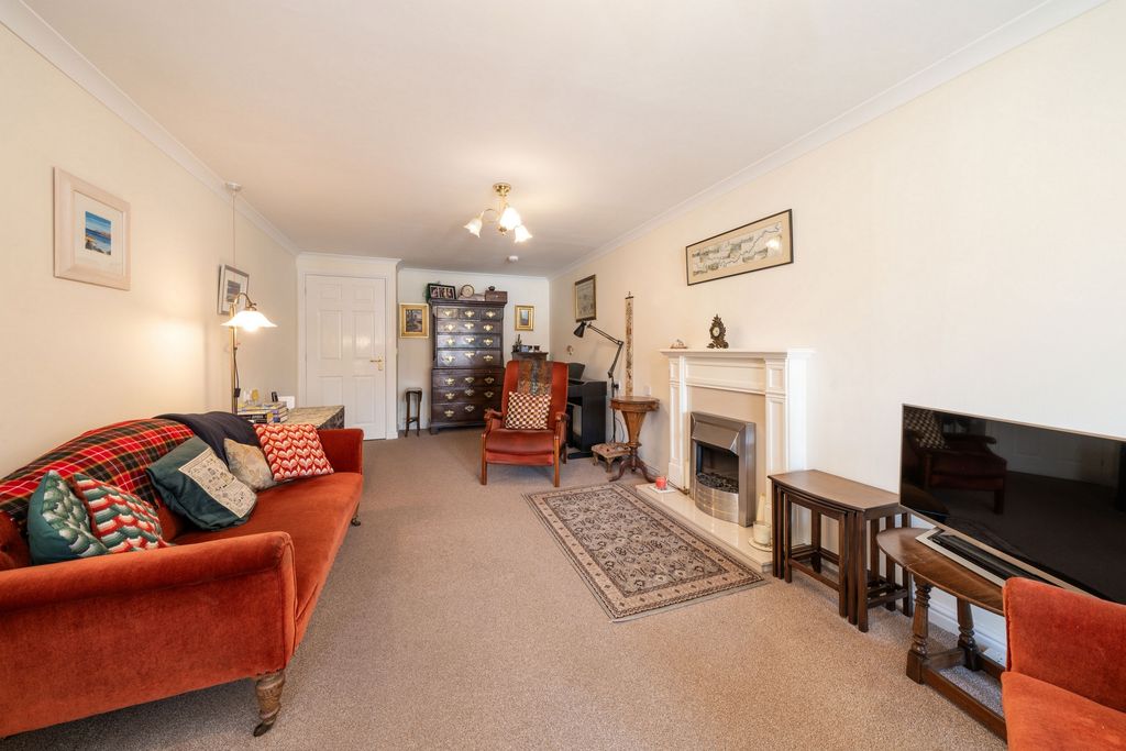 Property photo 3 of 17 Photo 12