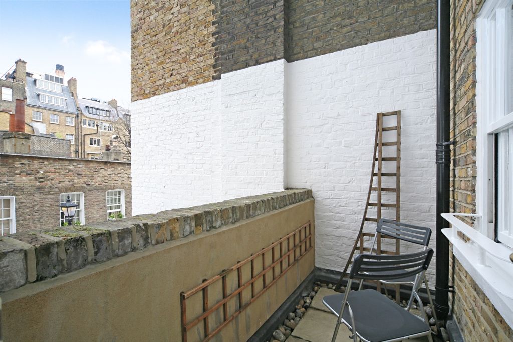 Property photo 3 of 8 Beaufort Gardens