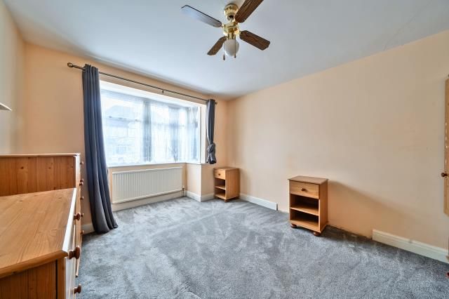Property photo 2 of 15 Bedroom