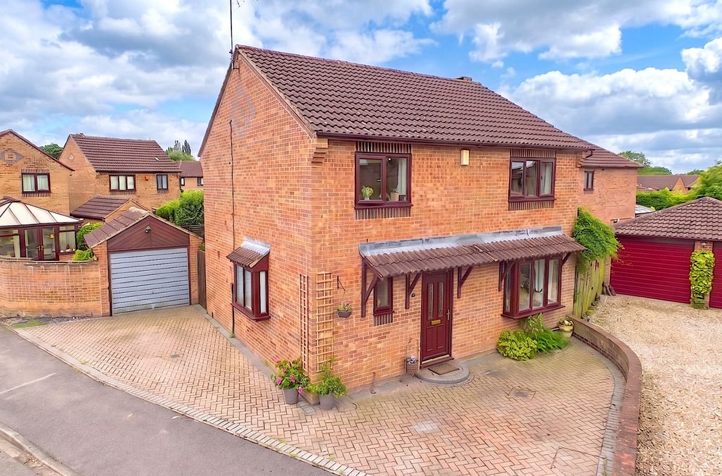 Property photo 1 of 18 Beckaside - Front New