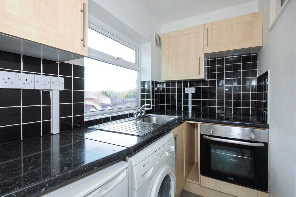Property photo 2 of 6 Kitchen