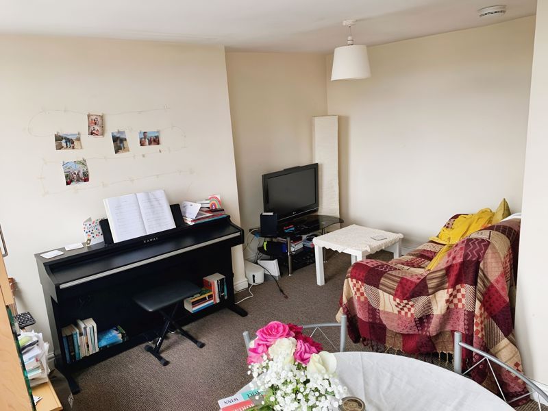 Property photo 2 of 6 Photo 4