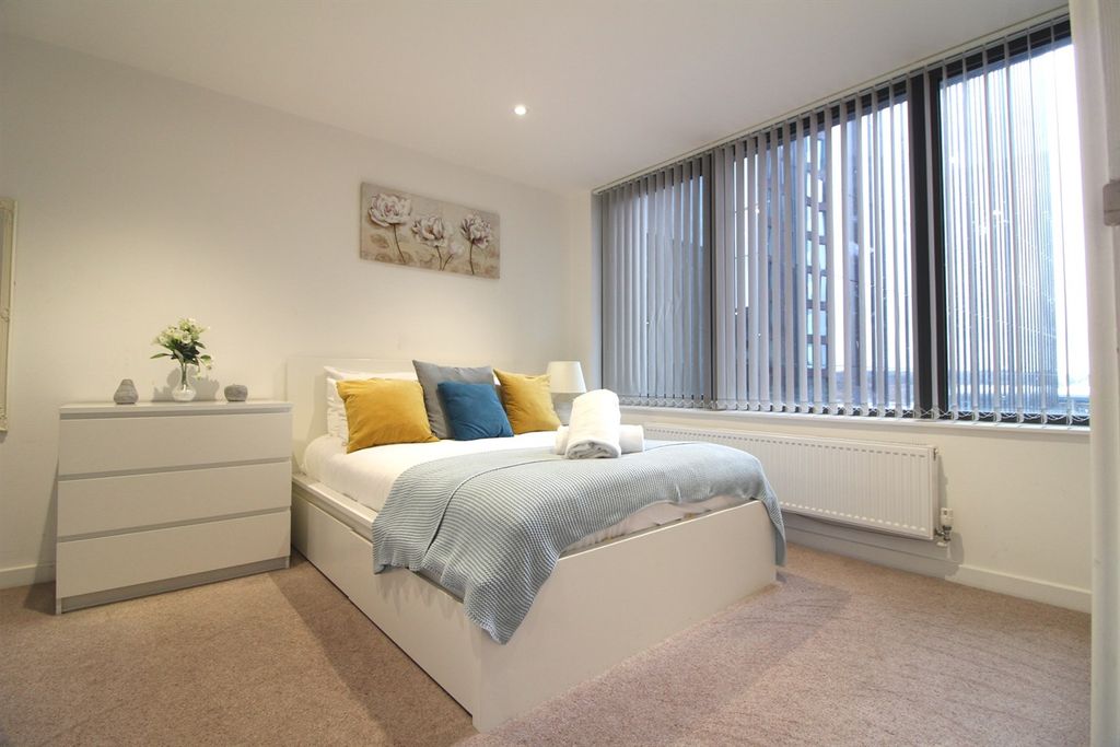 Property photo 2 of 9 Bedroom