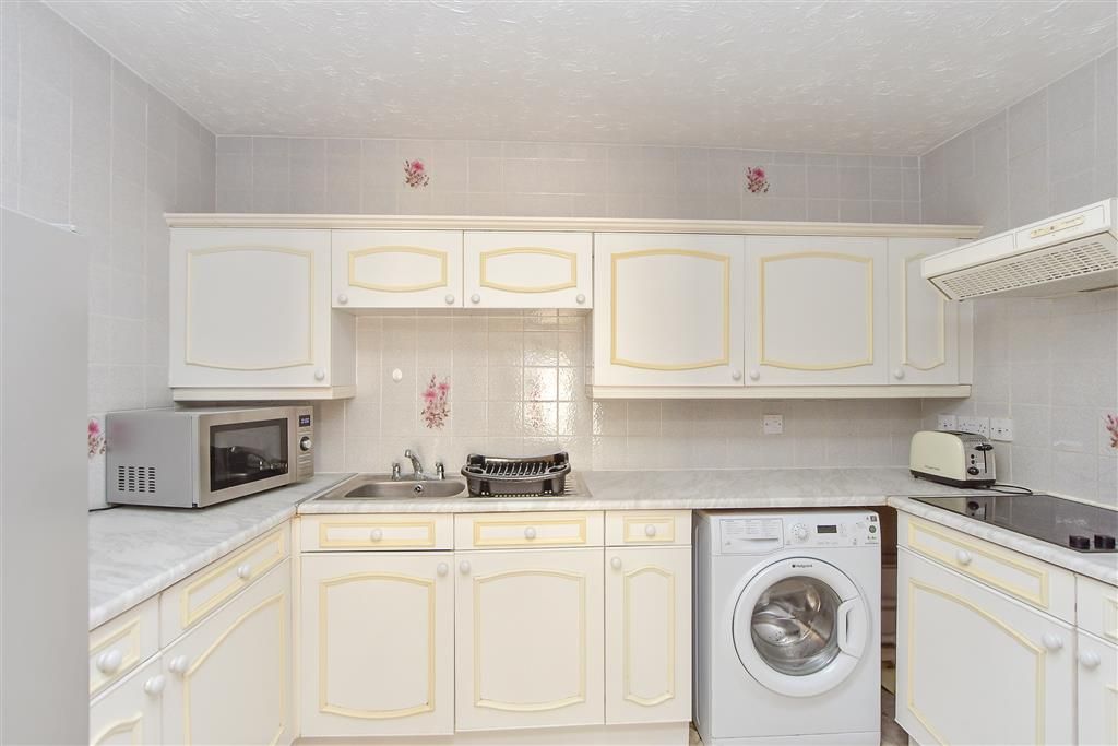 Property photo 3 of 12 Kitchen