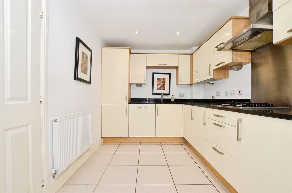 Property photo 2 of 24