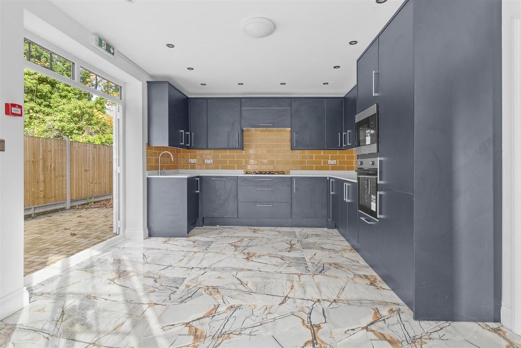 Property photo 2 of 10 Acme House, Wooburn Moor, Hp10 0Nh-9.Jpg