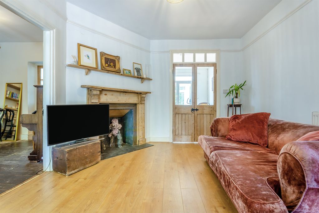 Property photo 3 of 22