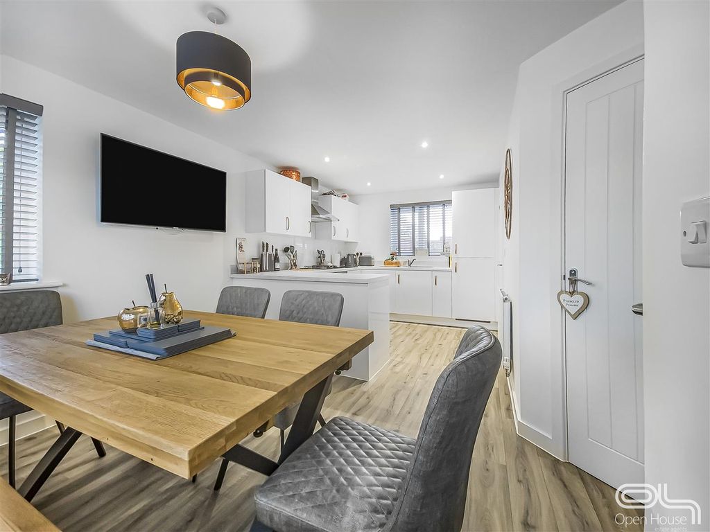 Property photo 1 of 30 Kitchen Diner.Jpg