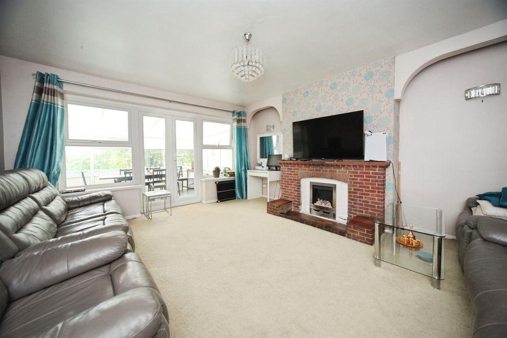 Property photo 2 of 17