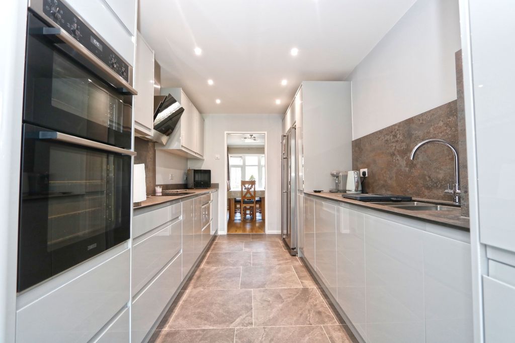 Property photo 2 of 17 1865135
