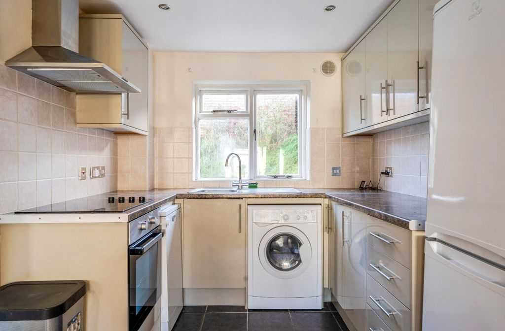 Property photo 2 of 12 Kitchen