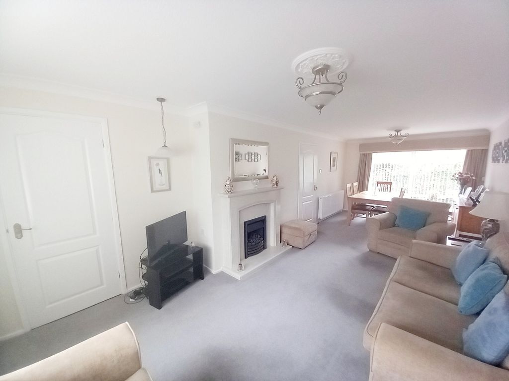 Property photo 2 of 20 Lounge