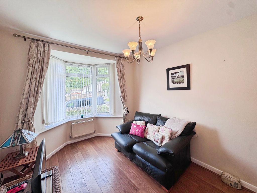 Property photo 2 of 27