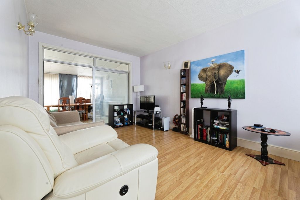 Property photo 2 of 17 Photo