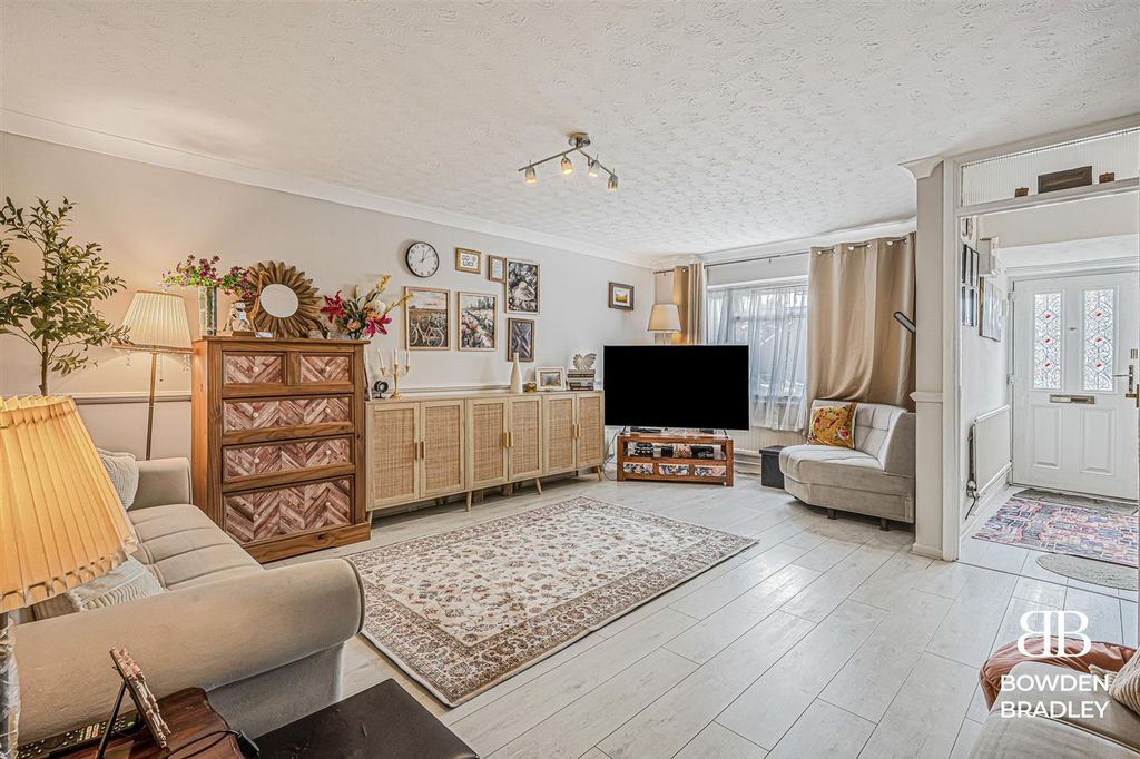 Property photo 2 of 18 Living Room