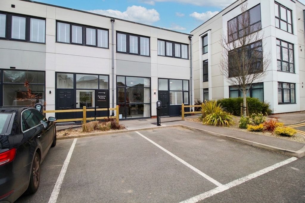 Property photo 2 of 8