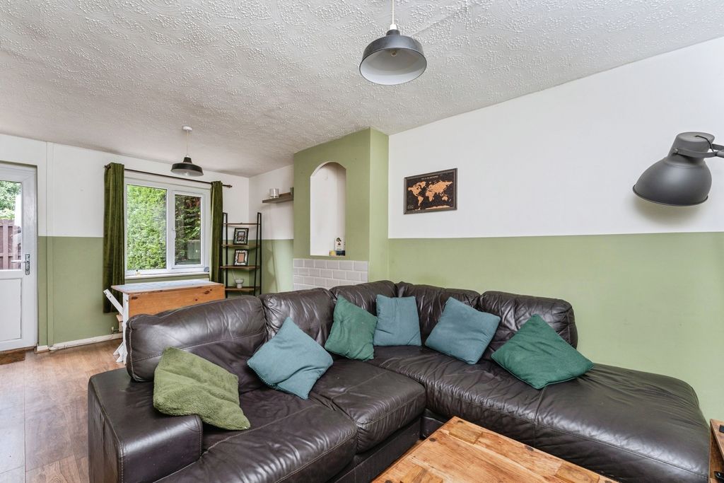 Property photo 2 of 17 Photo