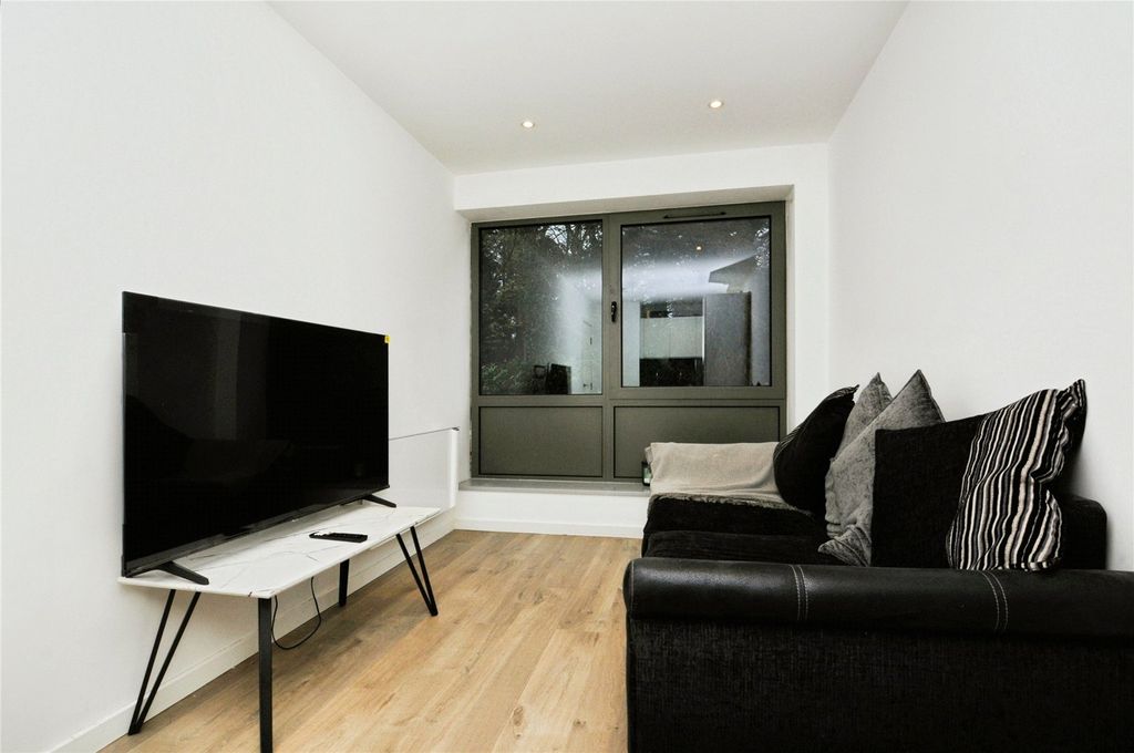 Property photo 3 of 17 Internal