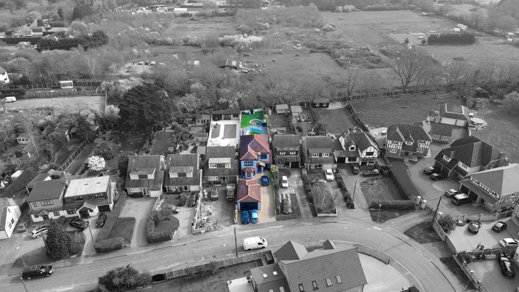 Property photo 2 of 42