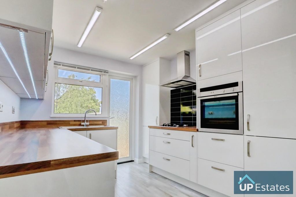 Property photo 2 of 20 Kitchen