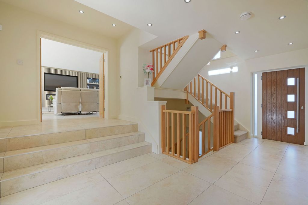 Property photo 3 of 65