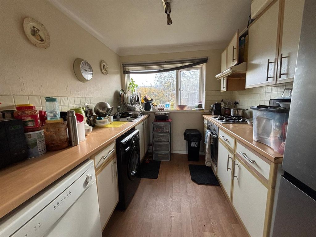 Property photo 3 of 6 Kitchen