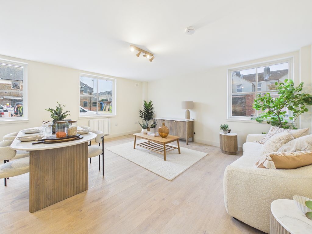 Property photo 3 of 5 Cam03519G0-Pr0498-Still012