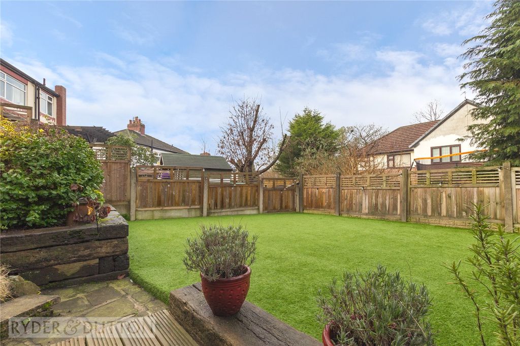 Property photo 2 of 32 Gardens