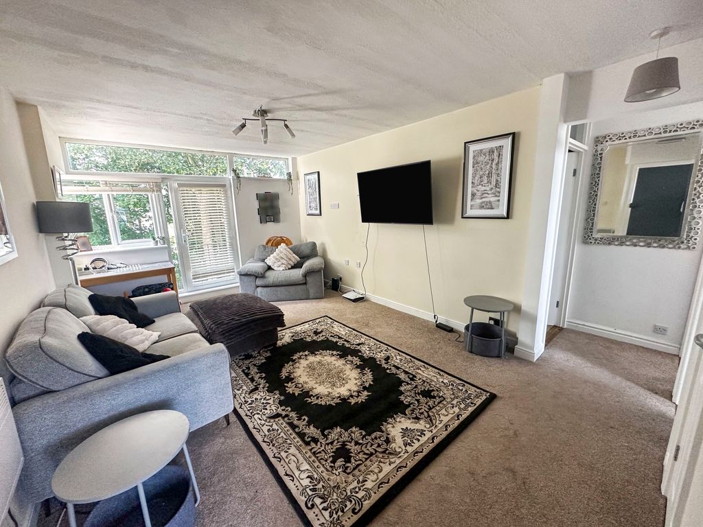 Property photo 2 of 10 Lounge