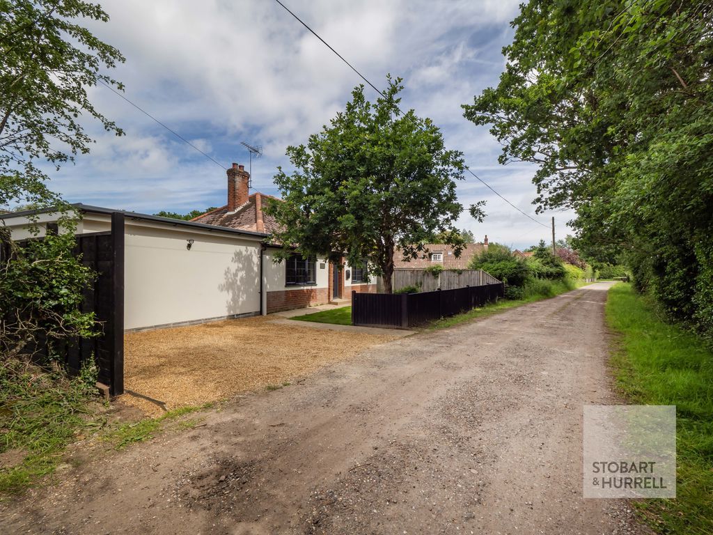 Property photo 1 of 24 Front Approach