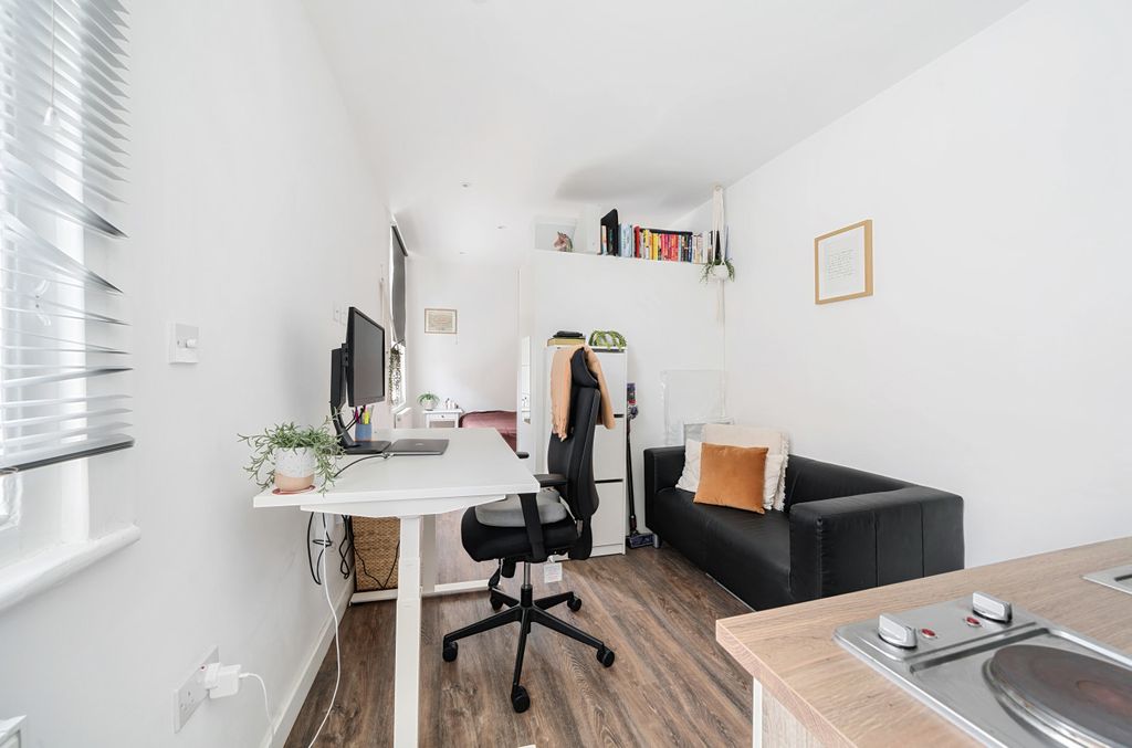 Property photo 1 of 8 986136 (2).Jpg