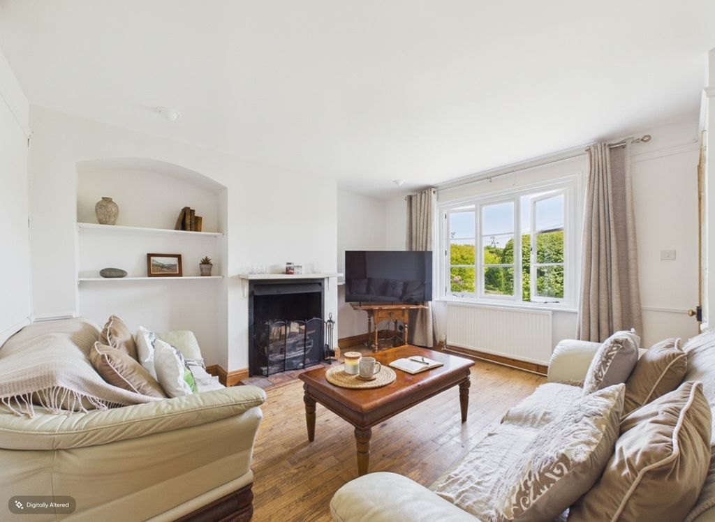 Property photo 3 of 21 Living Room- Mark Stephens Ewemove Newmarket And S