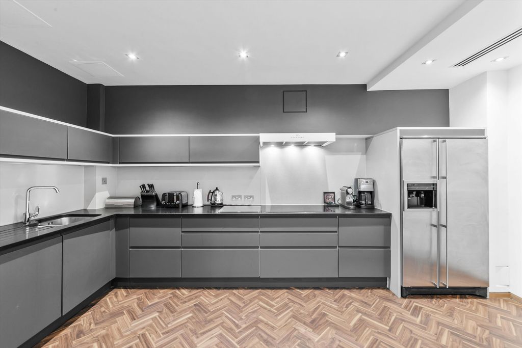 Property photo 3 of 8 Image