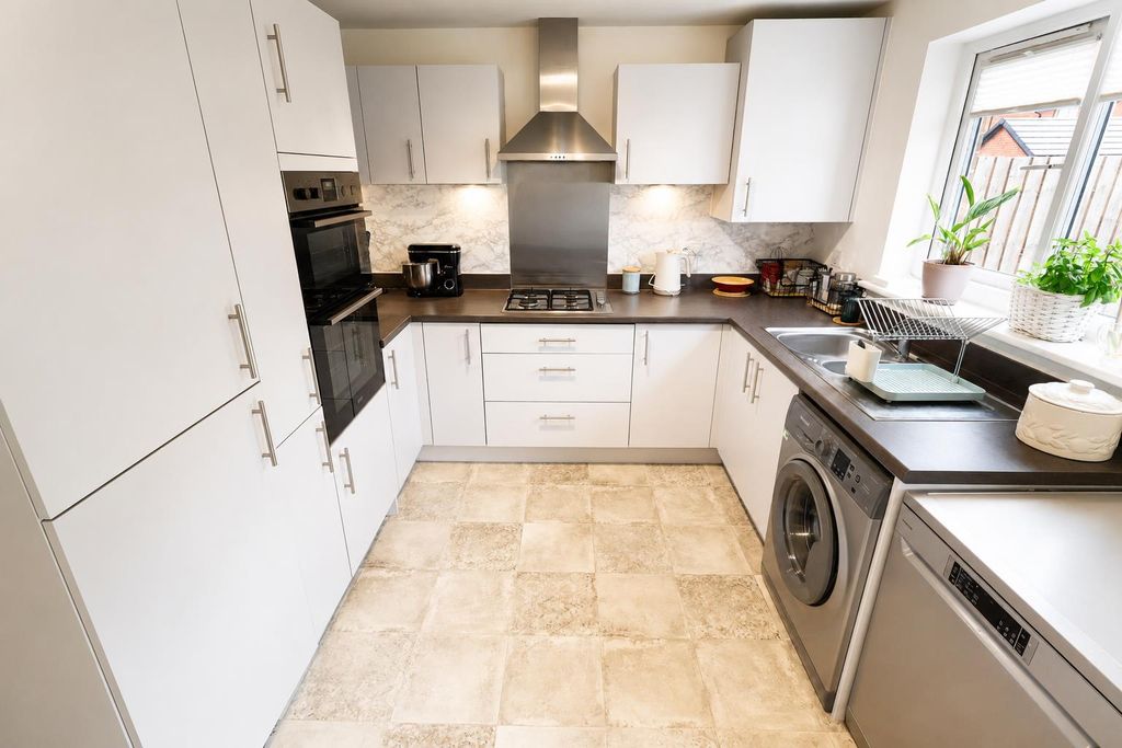 Property photo 3 of 13 Kitchen/Dining Room