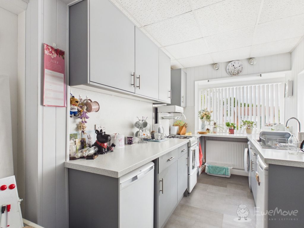 Property photo 2 of 13 Kitchen
