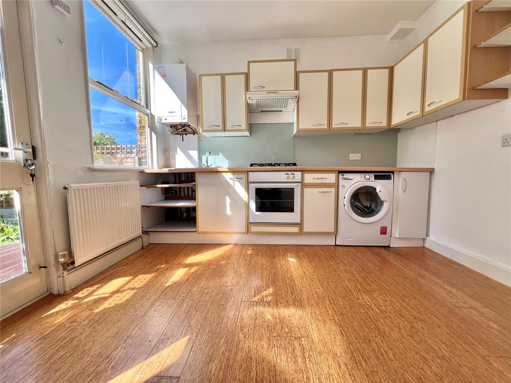 Property photo 3 of 14 Picture No. 17