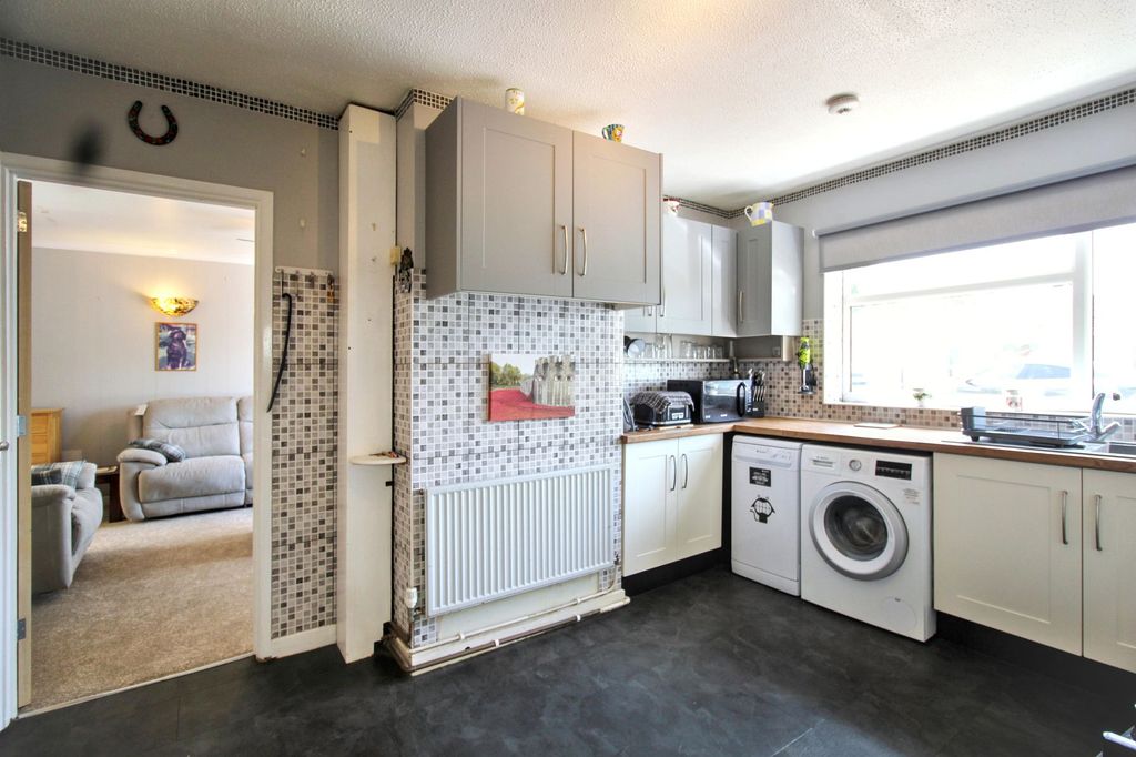 Property photo 3 of 15 Kitchen