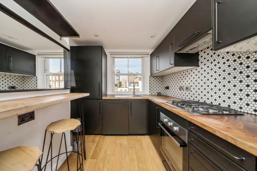 Property photo 3 of 12 Photo 9