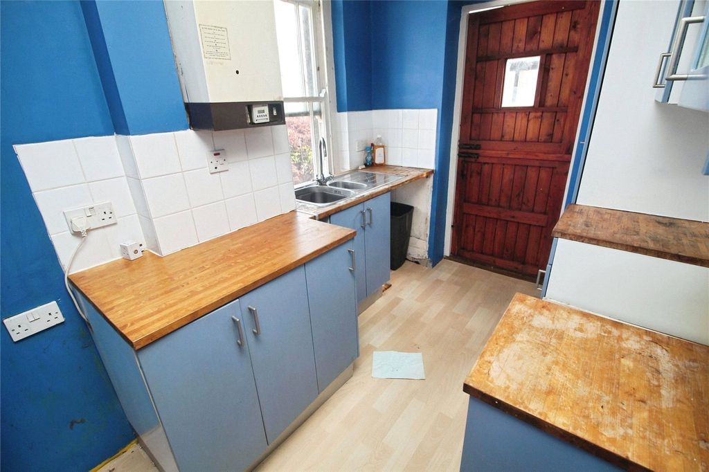Property photo 3 of 6 Flat 2 Kitchen