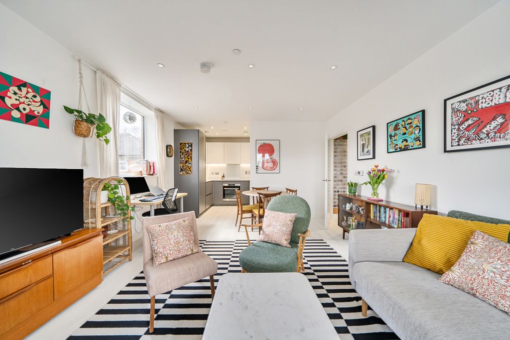 Property photo 3 of 16 Reception Room