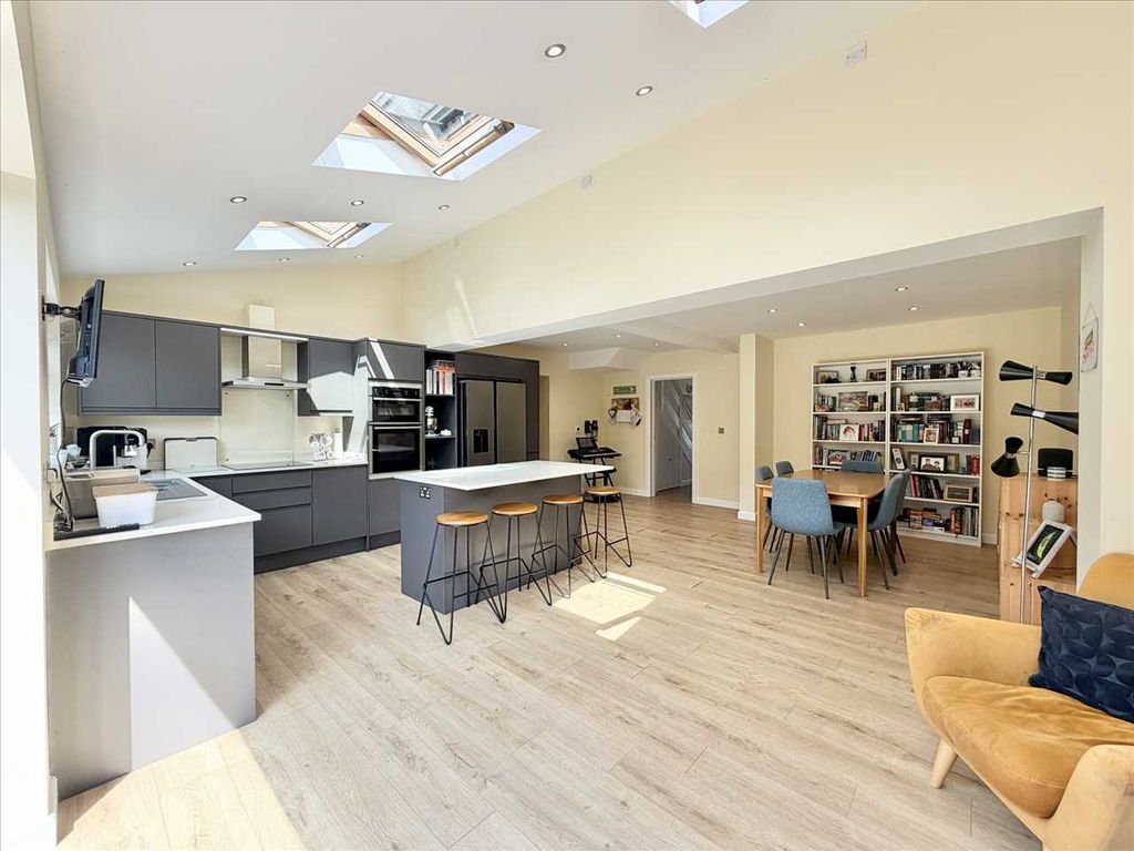 Property photo 2 of 30 Kitchen Diner