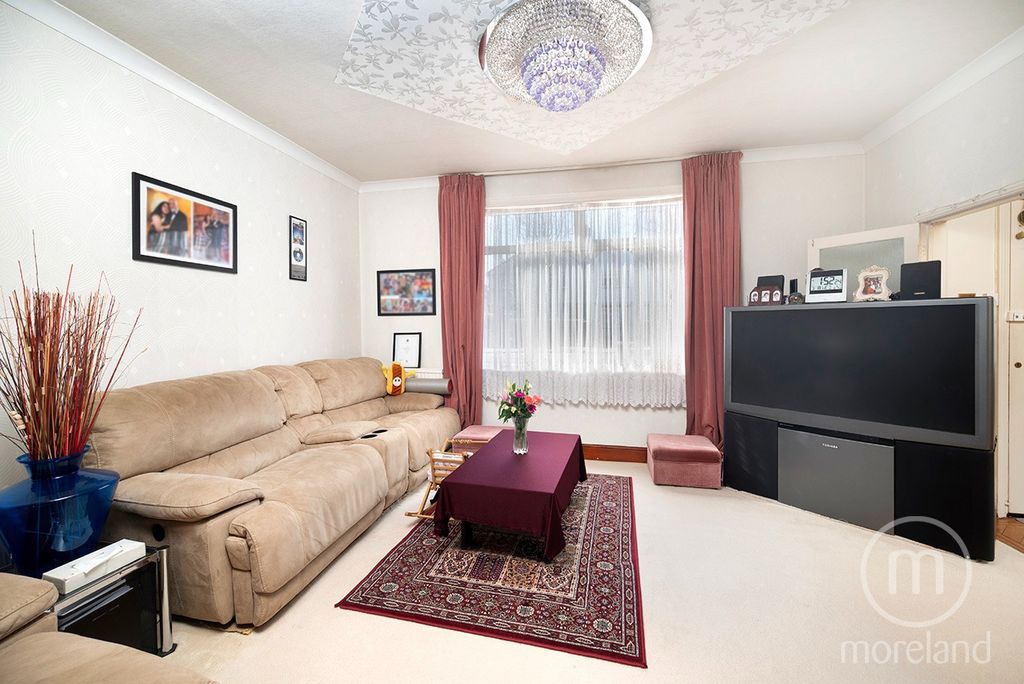 Property photo 2 of 18 4826103