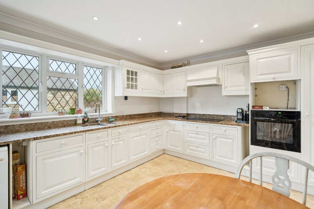 Property photo 2 of 26 Kitchen/Diner