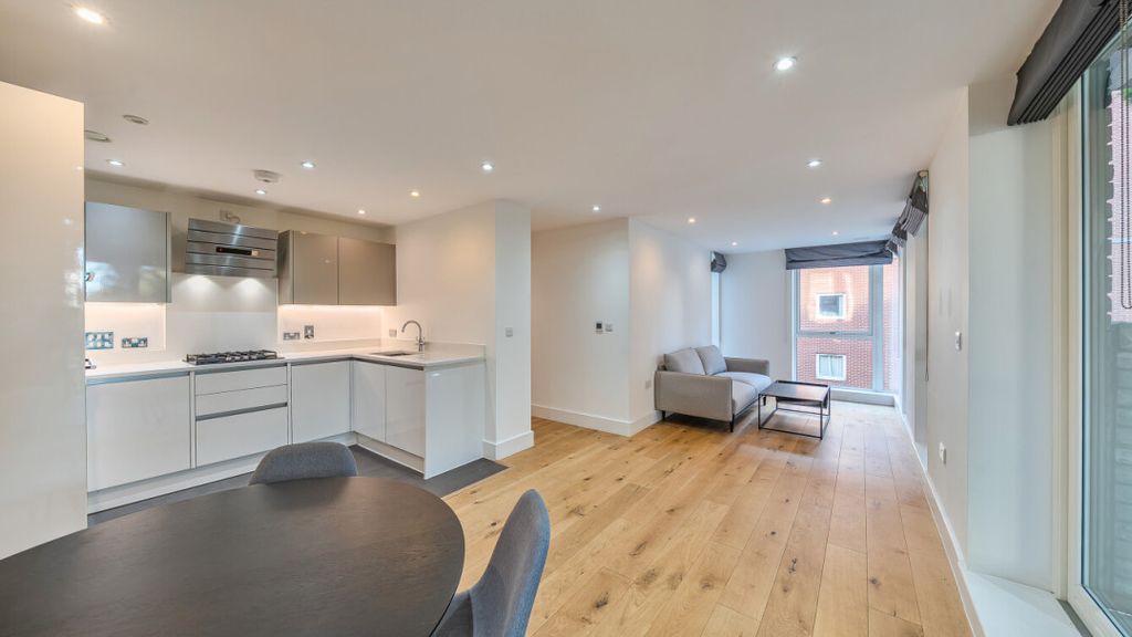 Property photo 2 of 20