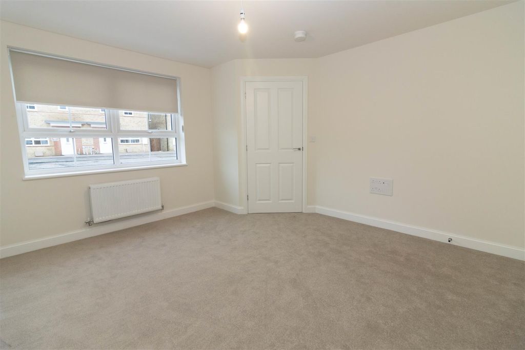 Property photo 2 of 12 Lounge