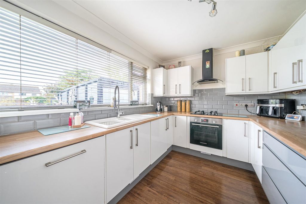 Property photo 3 of 19 1330660-7-688Cb306E17E6.Jpg