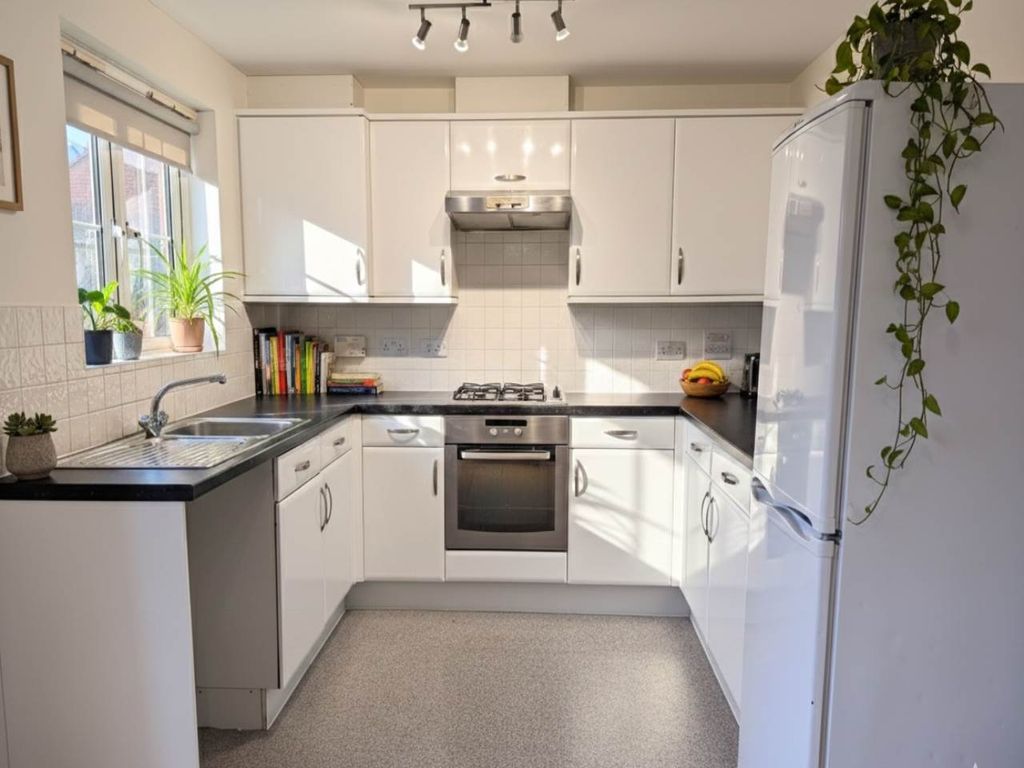 Property photo 2 of 6 Kitchen