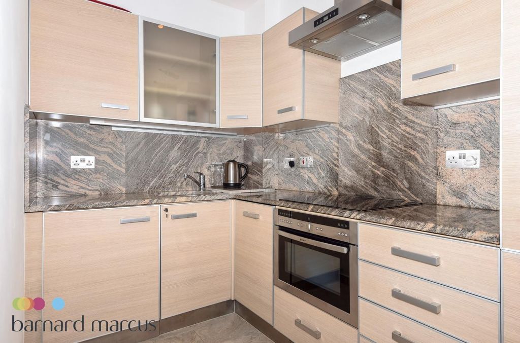 Property photo 3 of 9 Kitchen