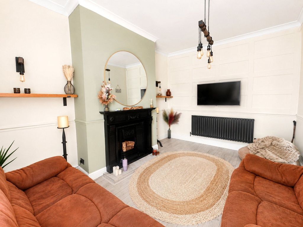 Property photo 2 of 18 Sitting Room