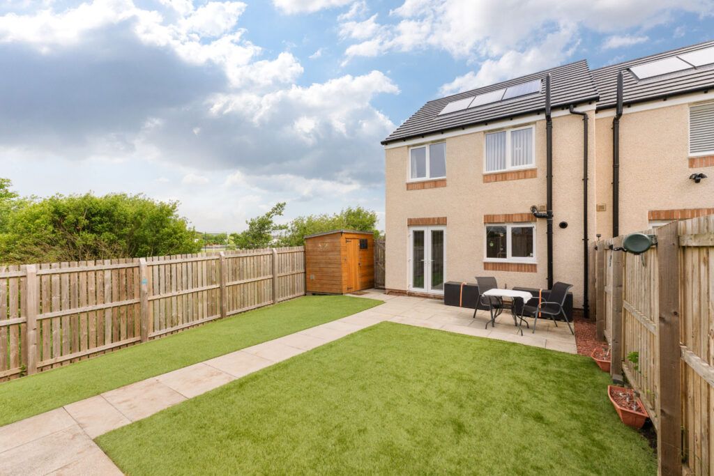 Property photo 2 of 28